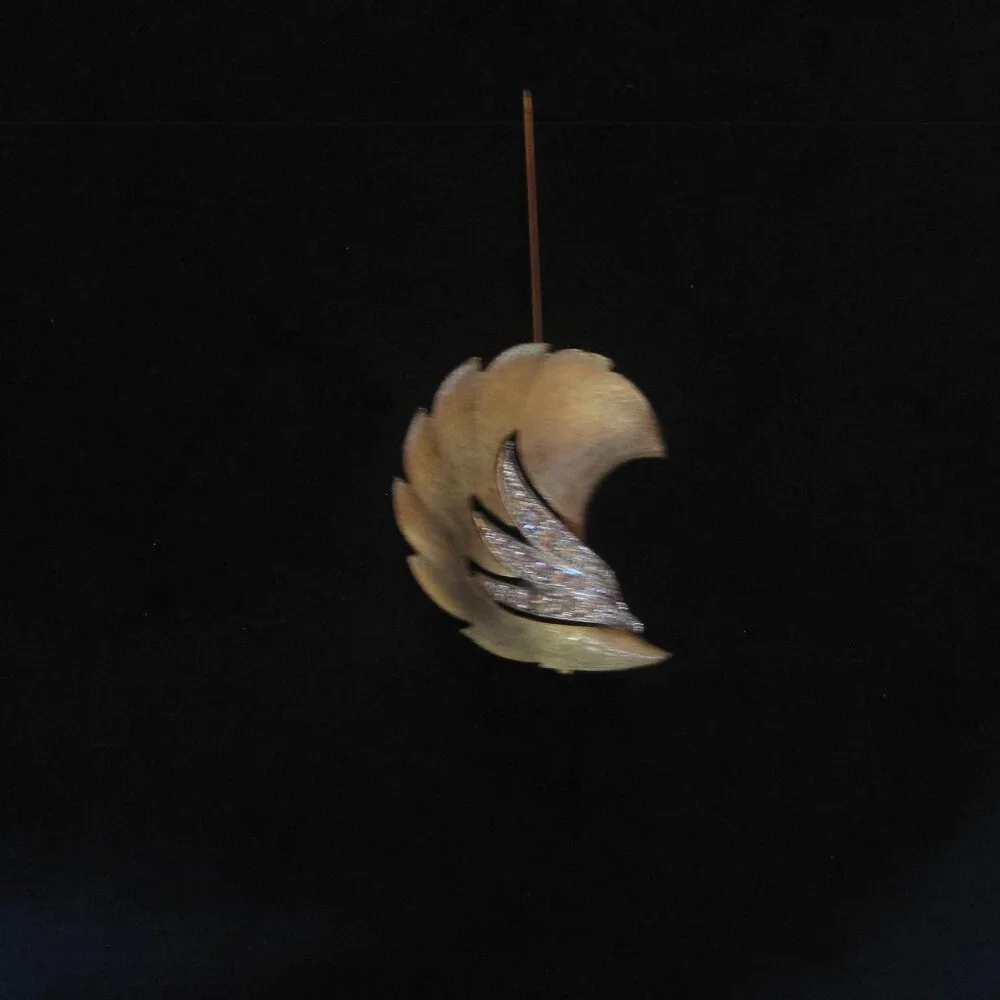 Vtg Signed JJ Jonette Brushed Gold Plated Clear Rhinestone Leaf Pin Brooch MCM